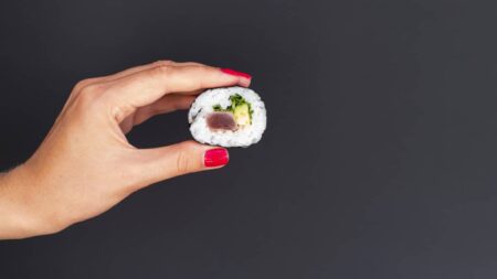 hand rolls vs sushi rolls